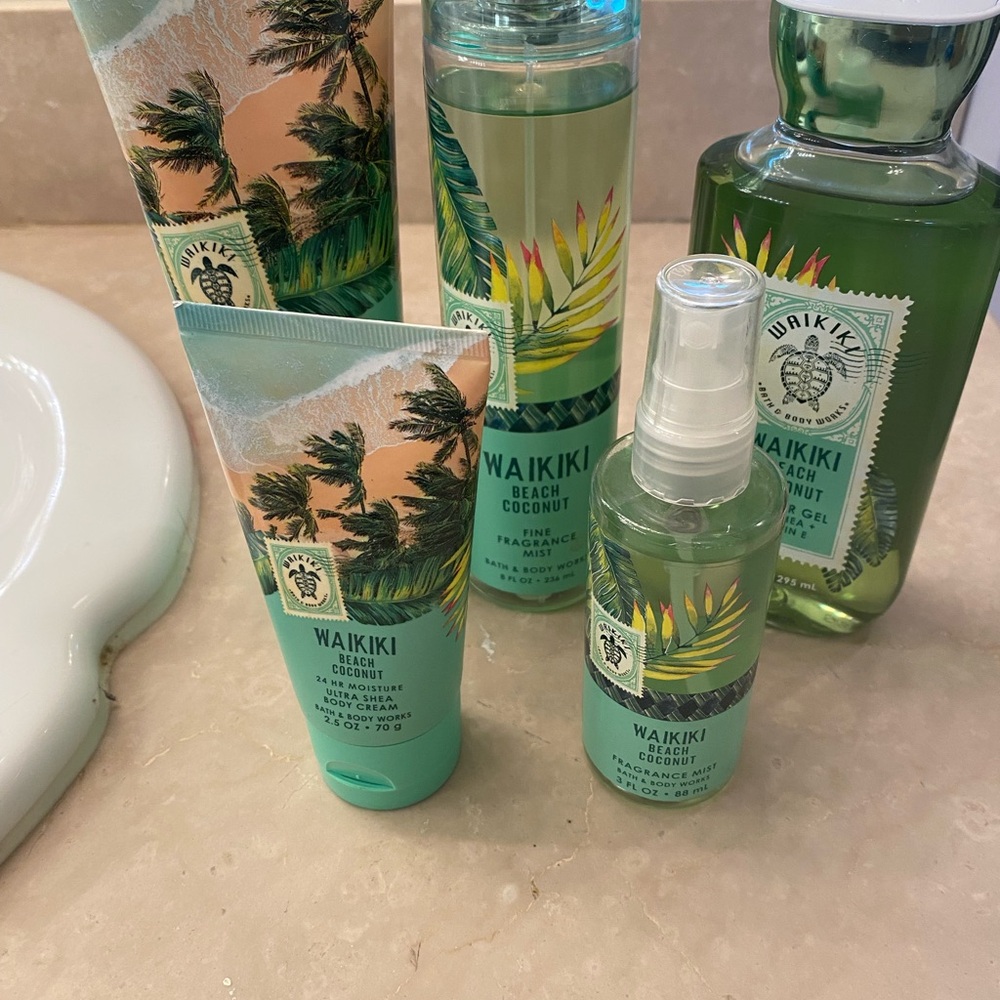 Bath & Body Works Waikiki Beach Coconut Set with Green and Blue Accents